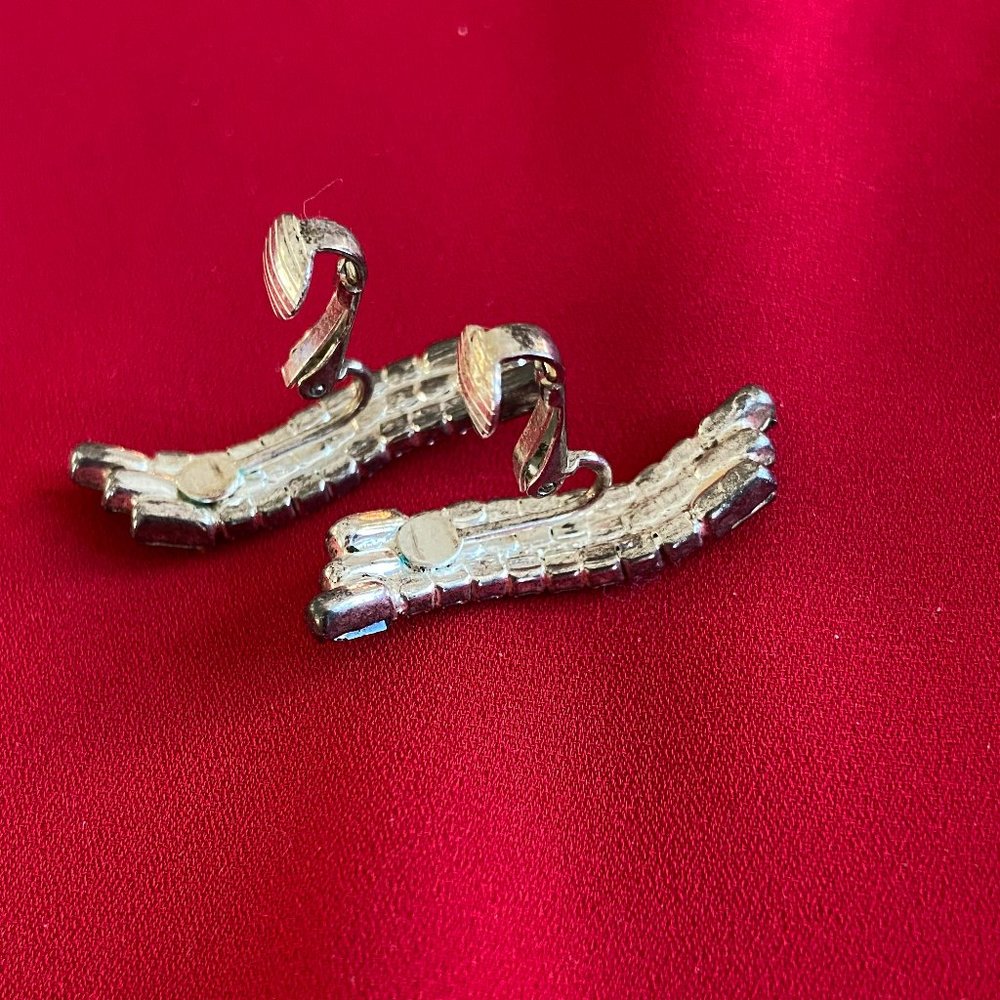 Vintage Clip-On Earrings - Picture 4 of 5